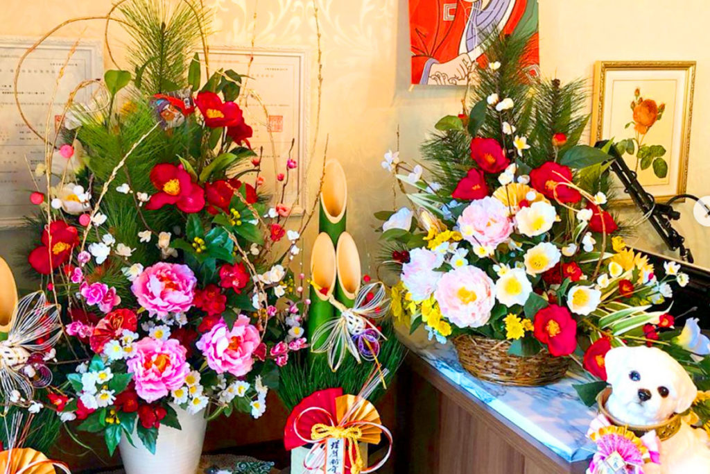 東京の世田谷区と文京区の犬のしつけ経室 ドッグホテル 犬のしつけハグのお正月犬 ワンコ