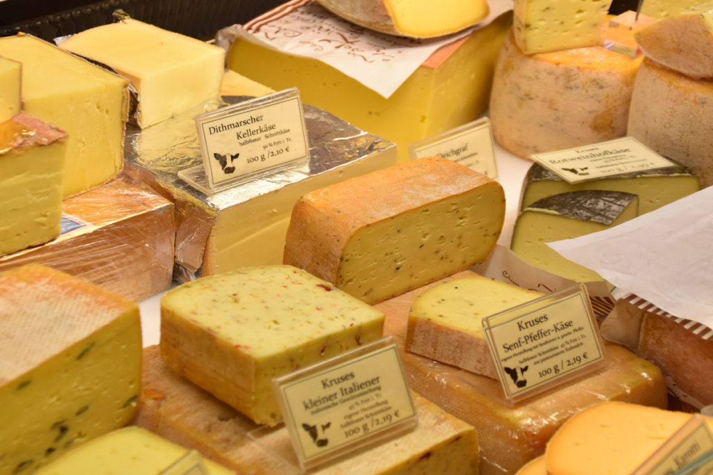 犬にチーズを与えても大丈夫？チーズを与える時の適量と注意点